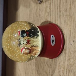 2019 3 dog Hallmark Snow globe